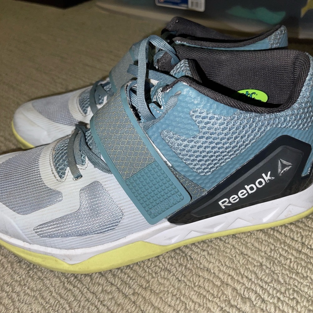 Lifting shoes